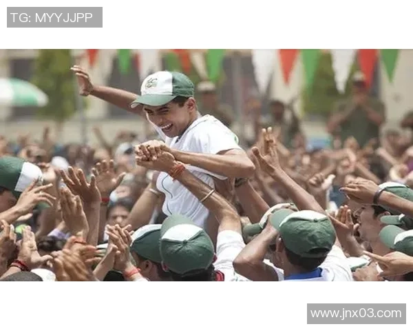 足球场上的璀璨星光：那些让我们热血沸腾的足球明星故事