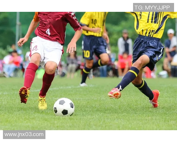 足球明星与球迷激情互动瞬间回顾精彩集锦 足球明星与球迷激情互动瞬间回顾精彩集锦