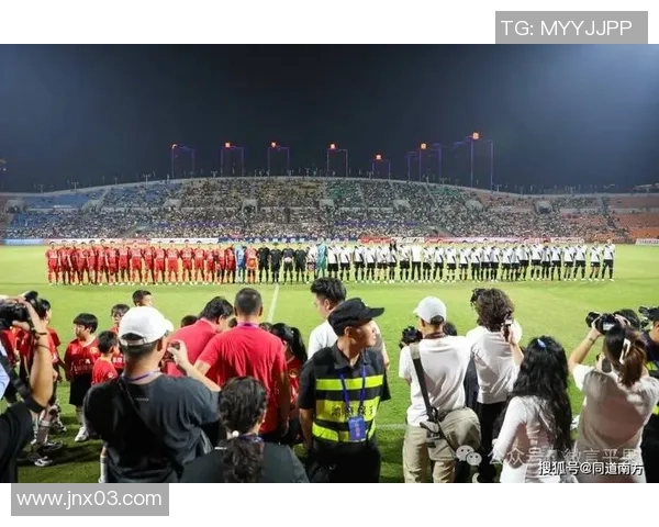 足球明星即将抵达北京进行高强度训练活动引发球迷热切期待