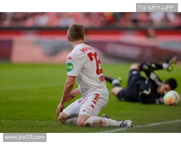 足球明星挑战魔方极限速度,惊艳技巧与激情碰撞的精彩瞬间