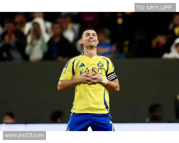 足球明星背身壁纸展现运动魅力与个性风采的完美结合