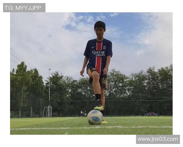 足球明星颠球技巧与音乐节奏完美结合的精彩瞬间分享 足球明星颠球技巧与音乐节奏完美结合的精彩瞬间分享